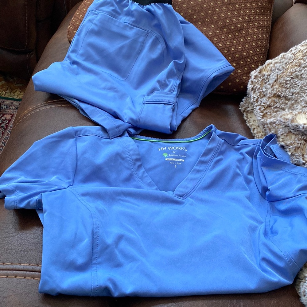 Scrub set